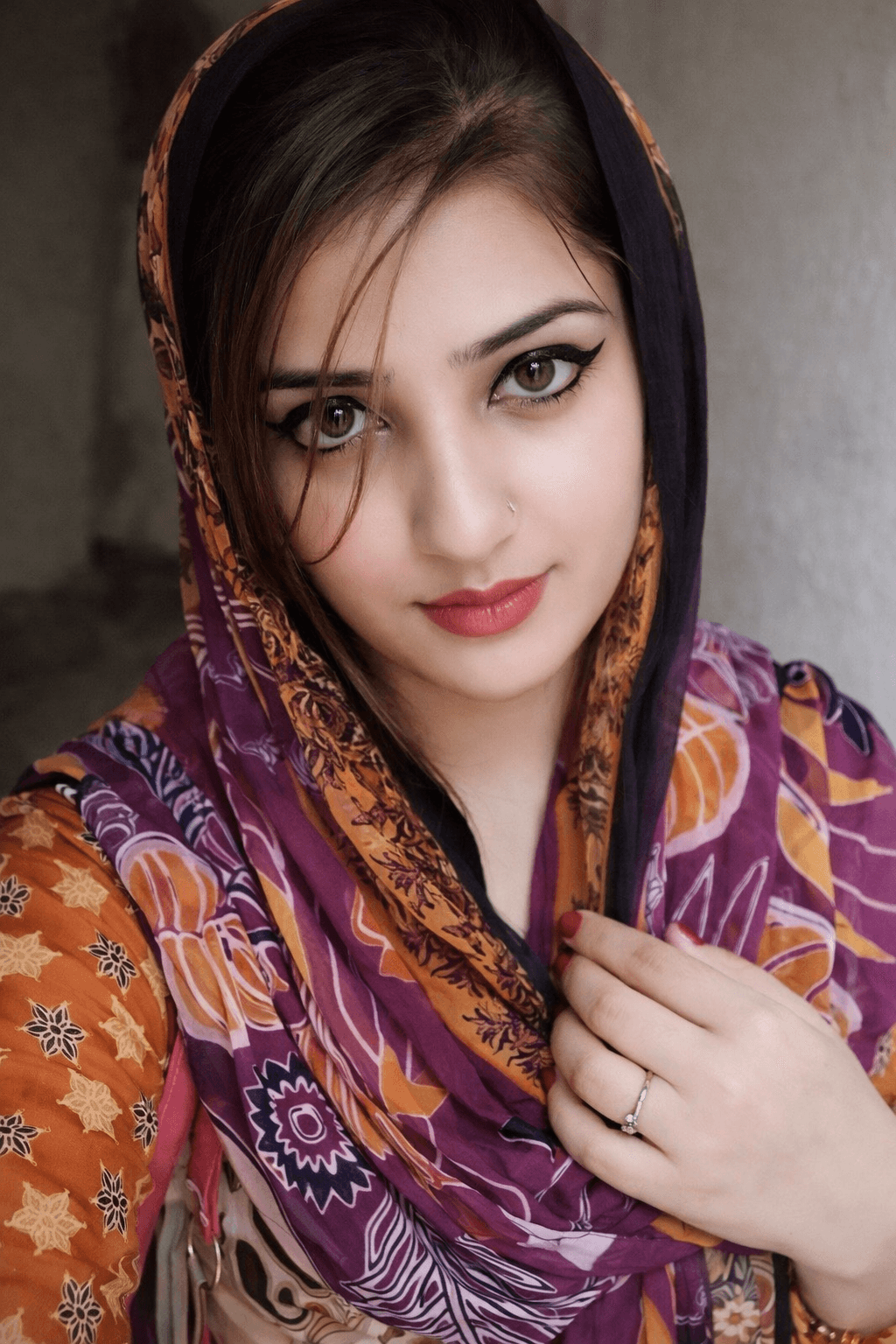 Indian Beauty Closeup Photo Natural Look