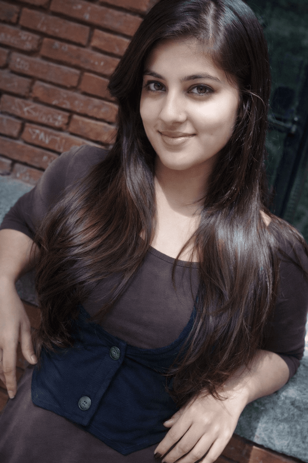 Indian Girl Casual Look Outdoor HD