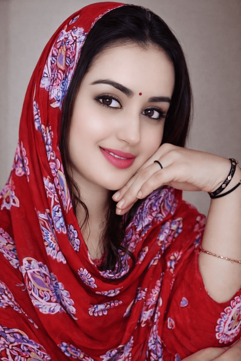 Traditional Girl Red Dupatta Look HD